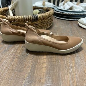 VIONIC wedges, size 6.5